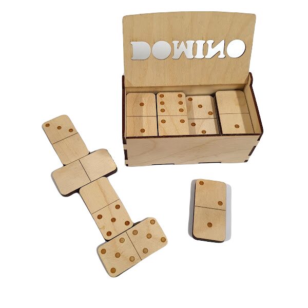 Koka spēle Domino