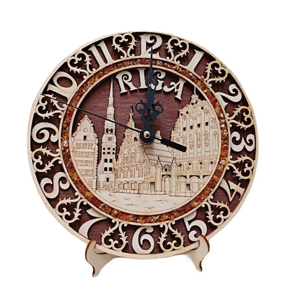 Настенные часы из дерева с кусочками янтаря