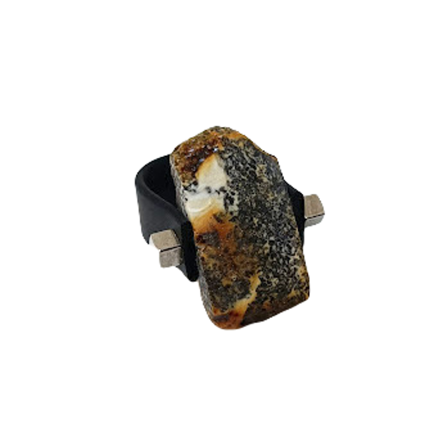 Ring with amber EA01