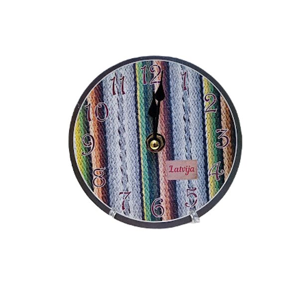 Sienas pulkstenis ar tautiskā auduma attēla printu